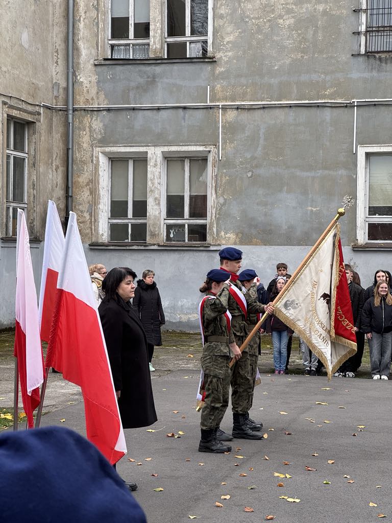 "Szkoła do hymnu" 2024- zdjęcie 10