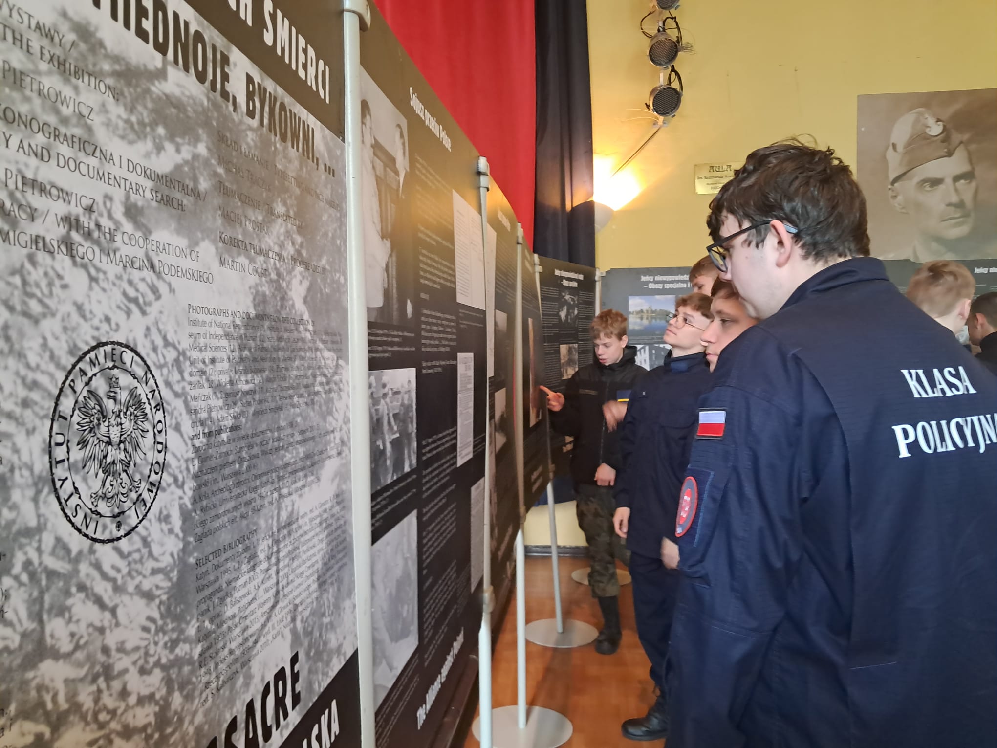 Otwarcie wystawy poświęconej zbrodni katyńskiej. - zdjęcie 6