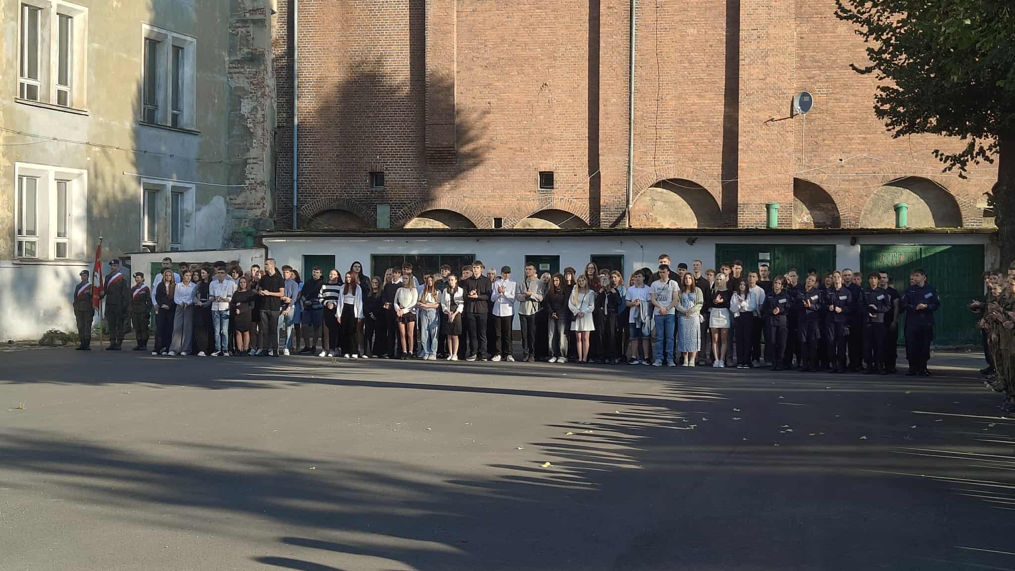 Uroczyste rozpoczęcie roku szkolnego 2025/2026 - zdjęcie 3
