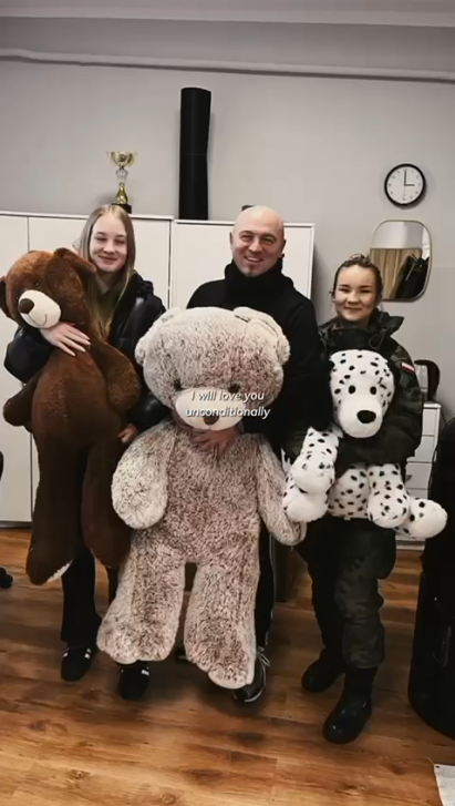 2026-03-11 19_34_07-WhatsApp