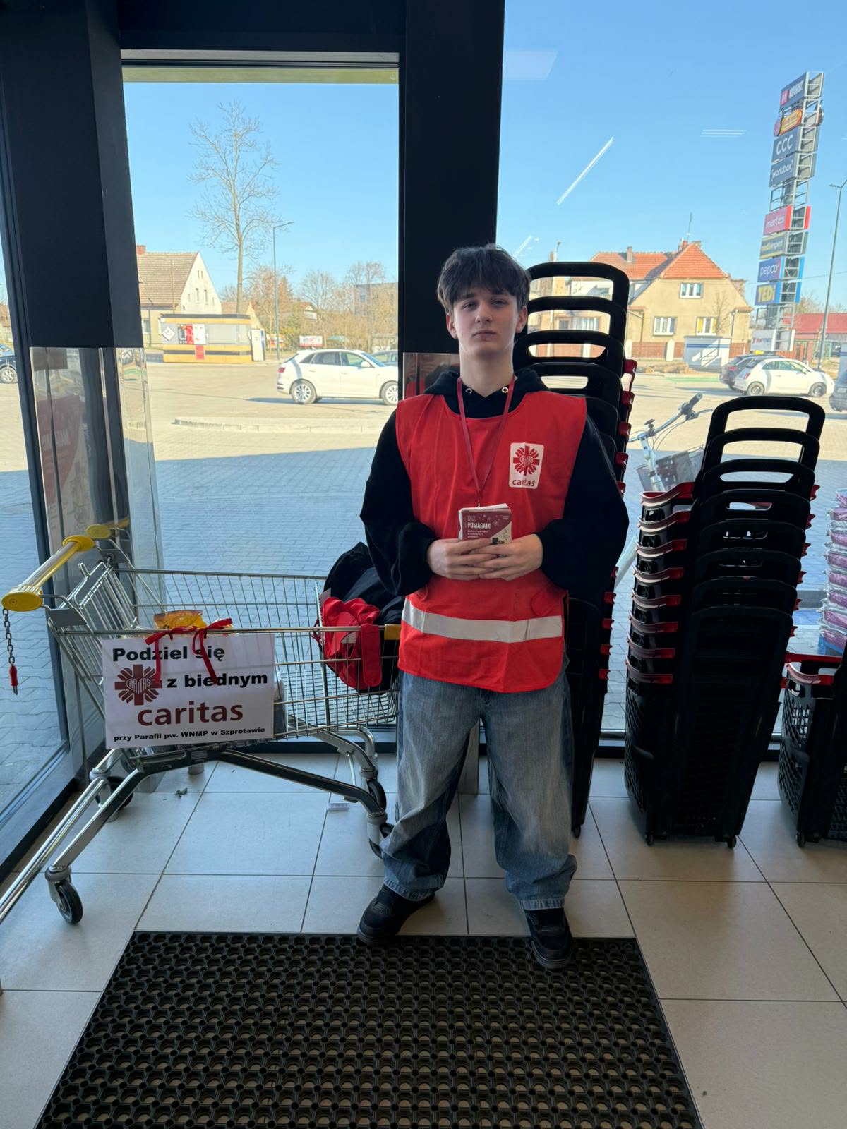 Szkolny caritas w akcji z Szprotawskim Oddziałem Caritas - zdjęcie 7