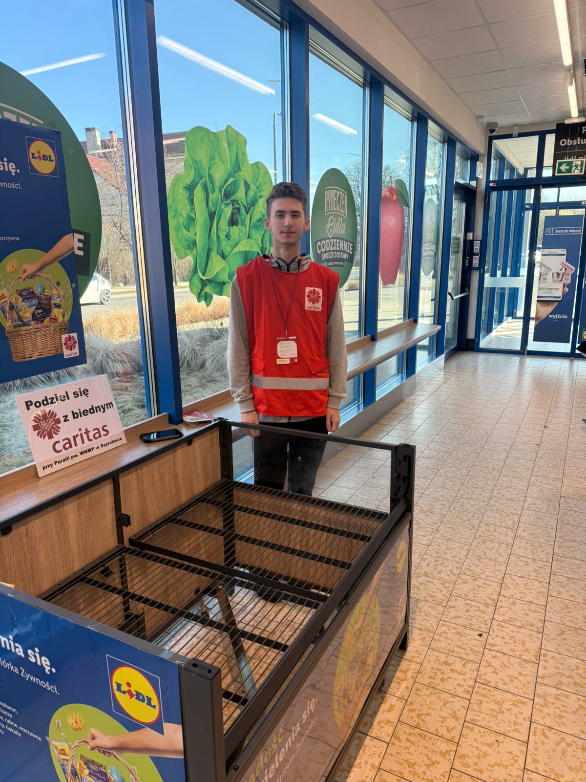 Szkolny caritas w akcji z Szprotawskim Oddziałem Caritas - zdjęcie 9