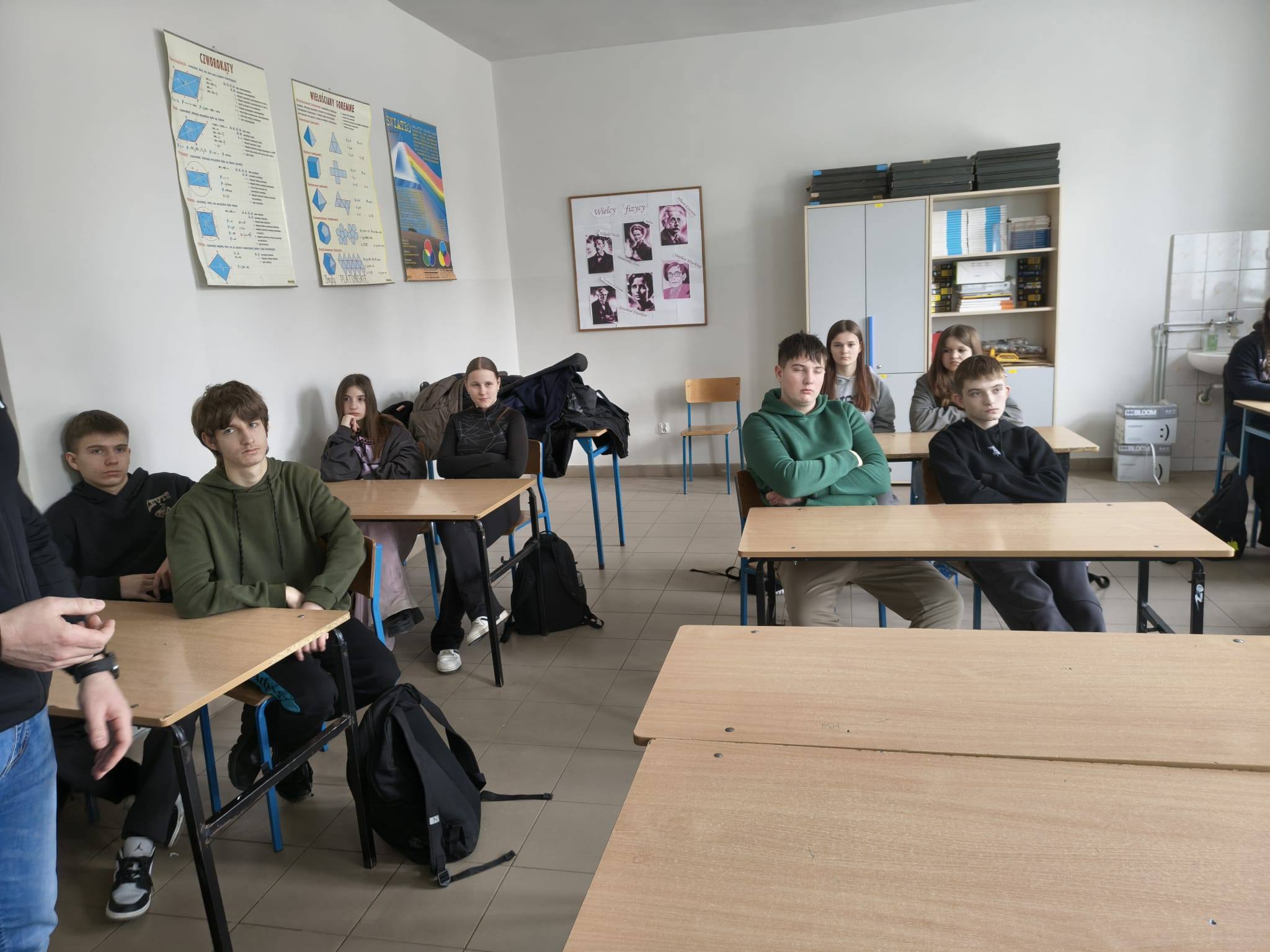 DZIEŃ PEŁEN PASJI I ZAWODOWYCH MOŻLIWOŚCI W SP W BRZEŹNICY - ZDJĘCIE 3