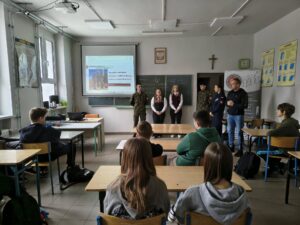 DZIEŃ PEŁEN PASJI I ZAWODOWYCH MOŻLIWOŚCI W SP W BRZEŹNICY - ZDJĘCIE 1