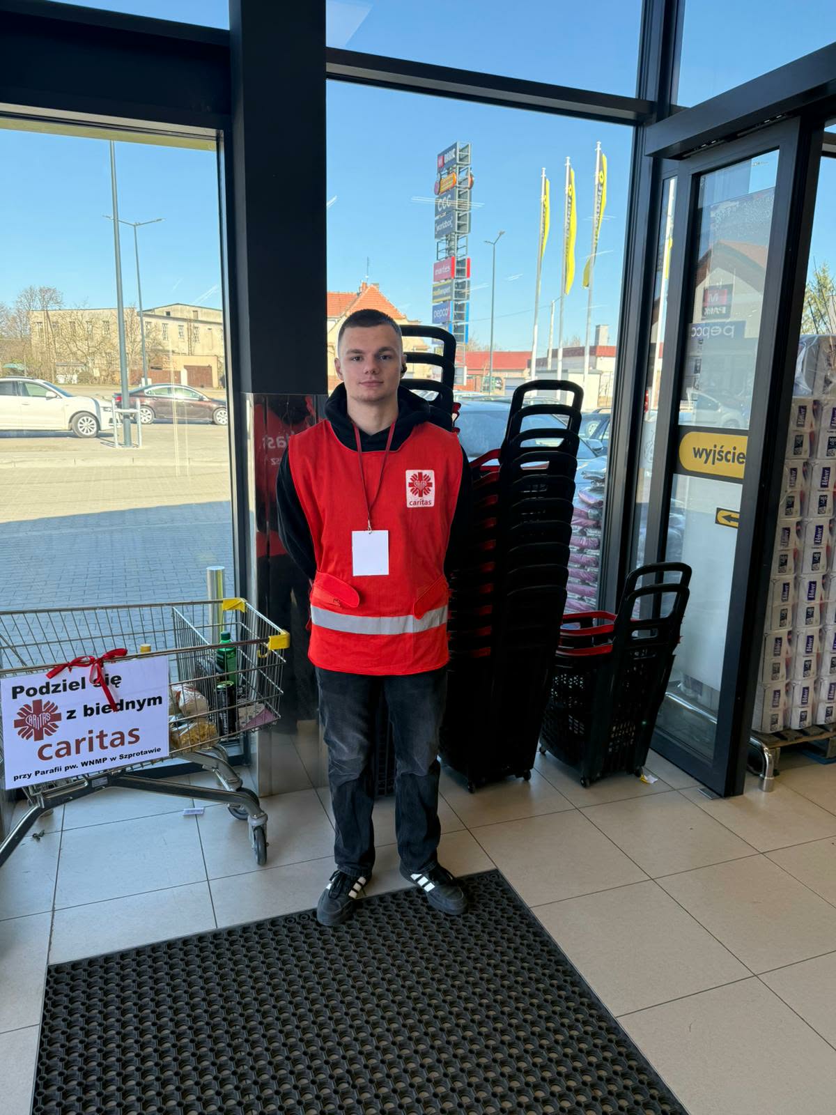 Szkolny caritas w akcji z Szprotawskim Oddziałem Caritas - zdjęcie 1