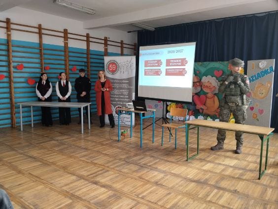 Wizyta w SP3 i SP4 w ramach promocji  - zdjęcie 9