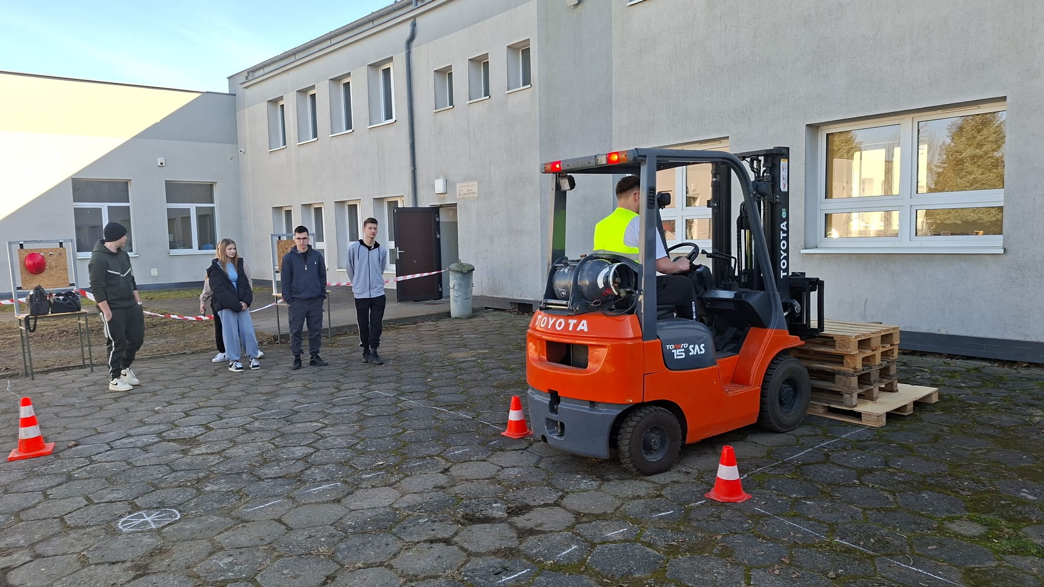 PRZYSZŁOŚĆ W RĘKACH NASZYCH UCZNIÓW!  - zdjęcie2