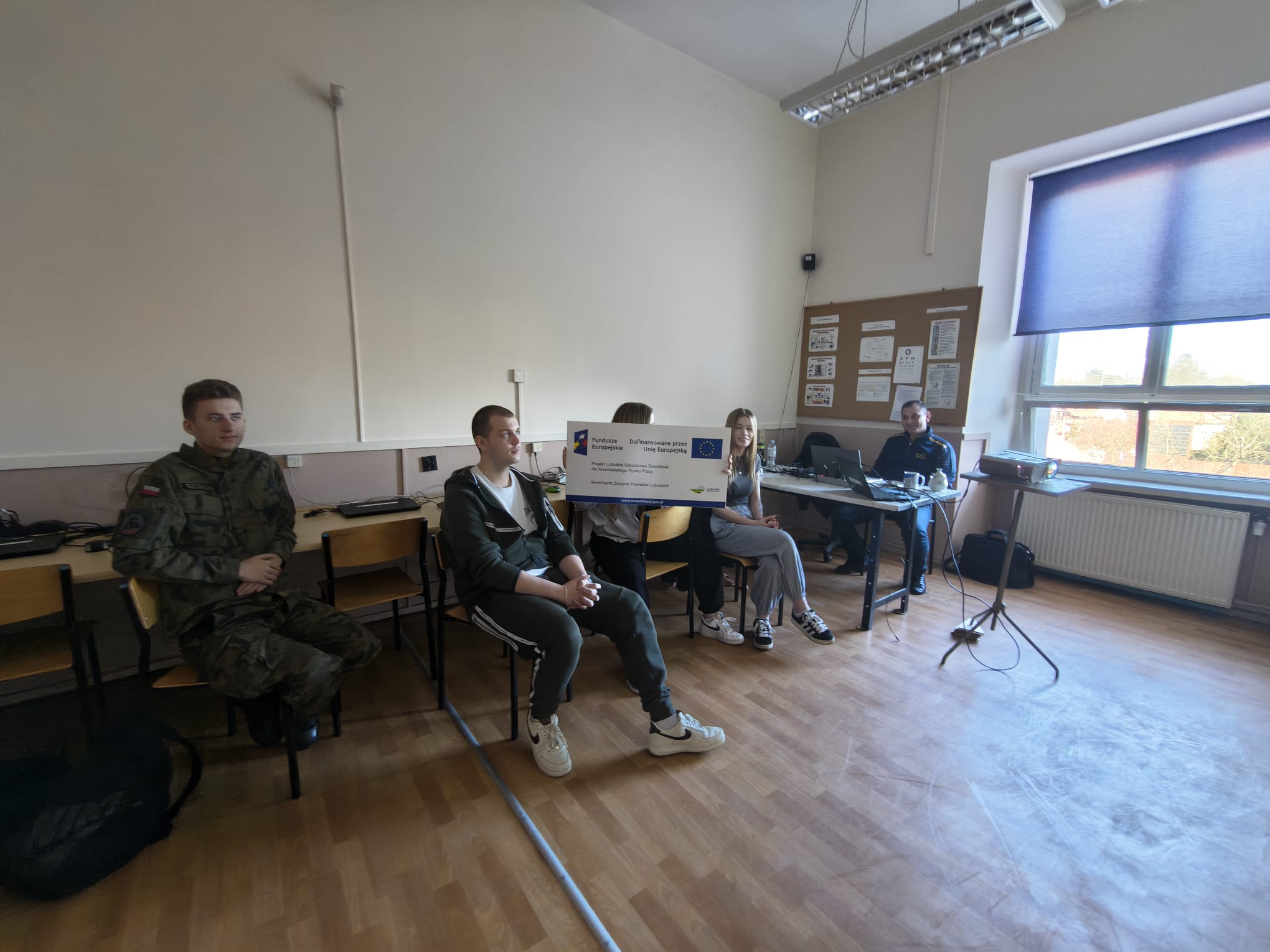 PRZYSZŁOŚĆ W RĘKACH NASZYCH UCZNIÓW!  - zdjęciev 5