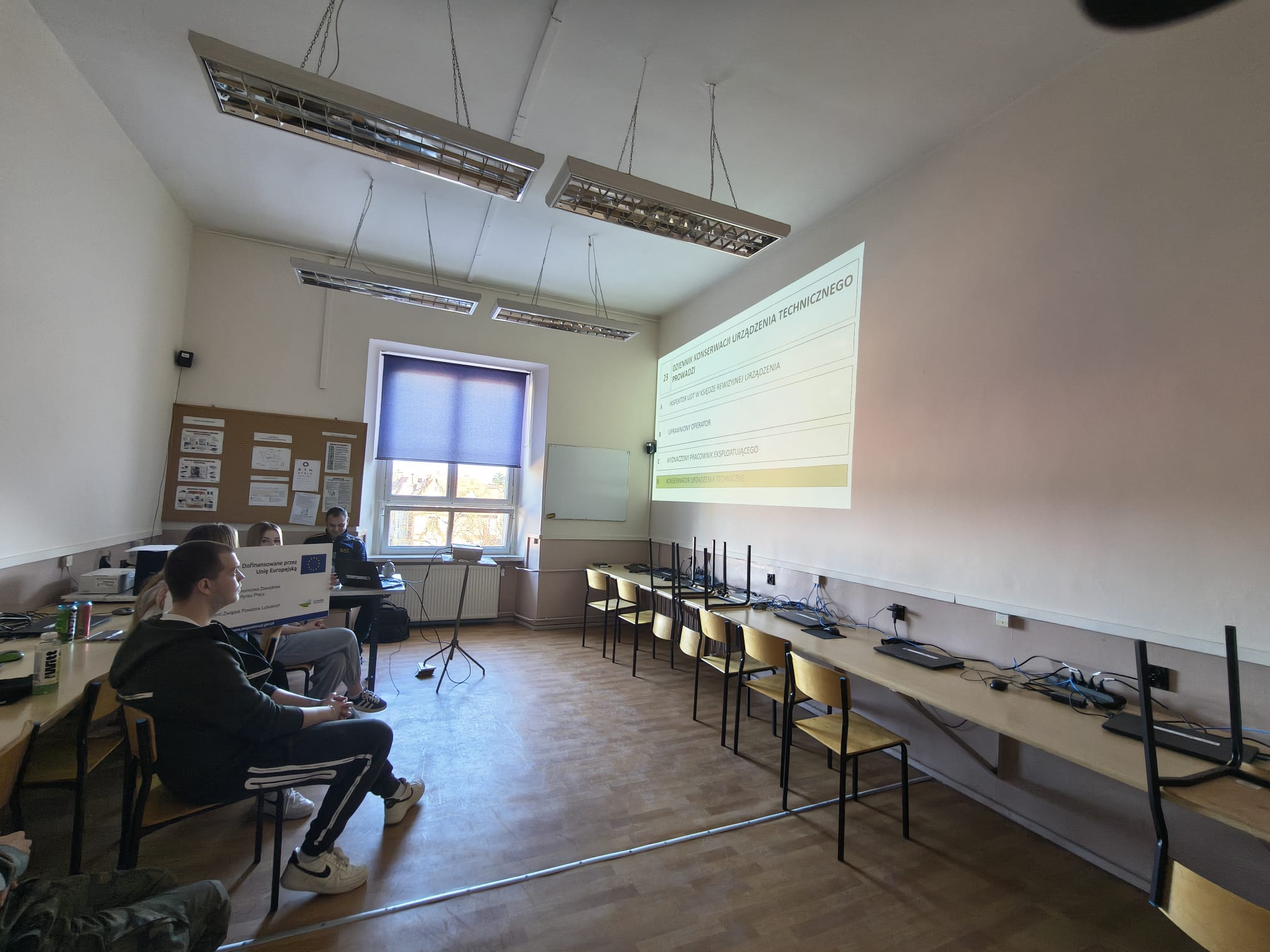 PRZYSZŁOŚĆ W RĘKACH NASZYCH UCZNIÓW!  - zdjęcie 6