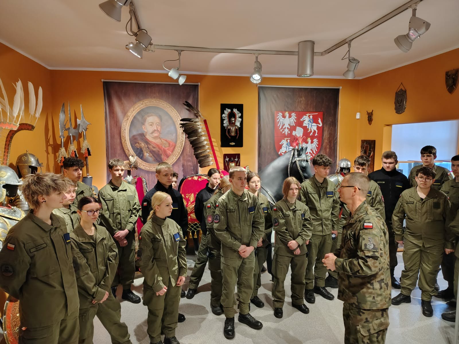 Wizyta w Sali Tradycji Czarnej Dywizji 11 LDKP - zdjęcie 4