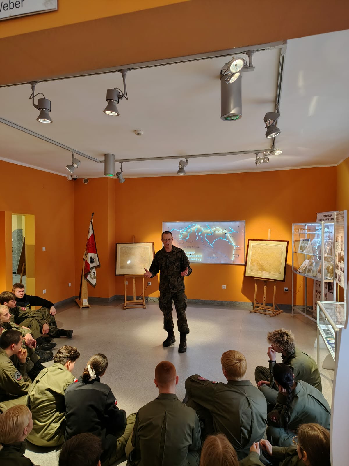 Wizyta w Sali Tradycji Czarnej Dywizji 11 LDKP - zdjęcie 6