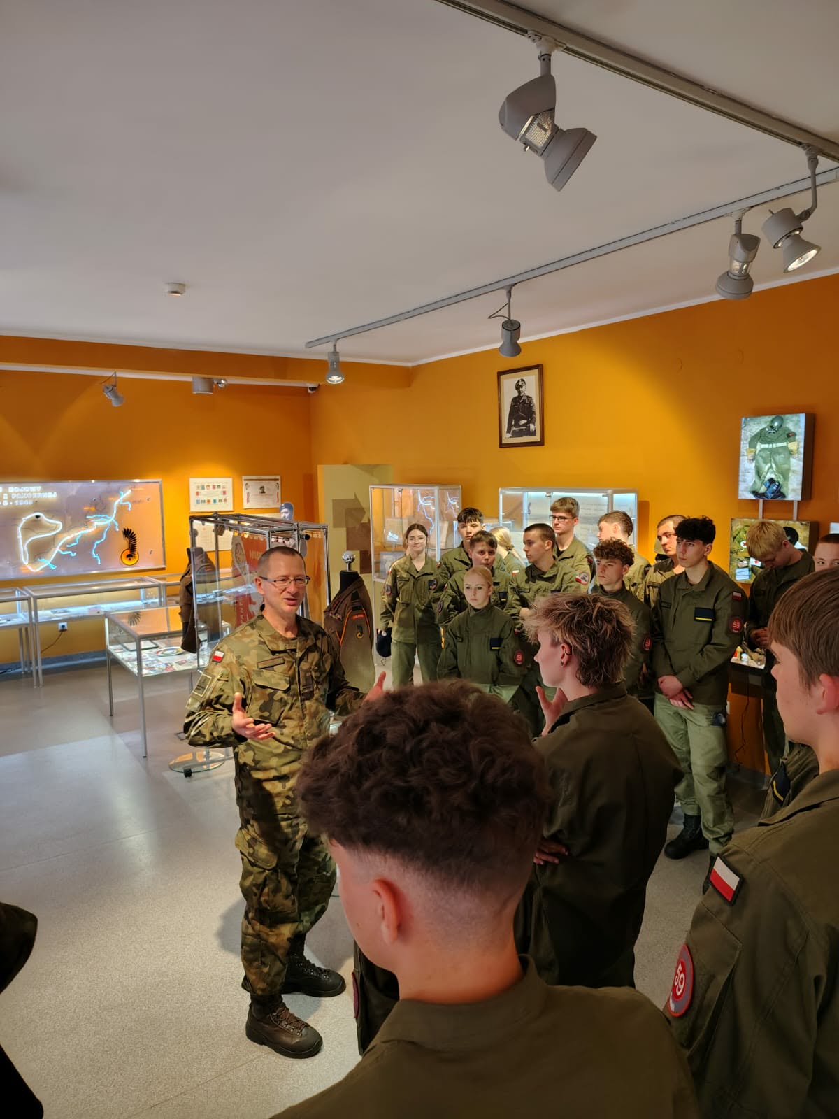 Wizyta w Sali Tradycji Czarnej Dywizji 11 LDKP - zdjęcie 8