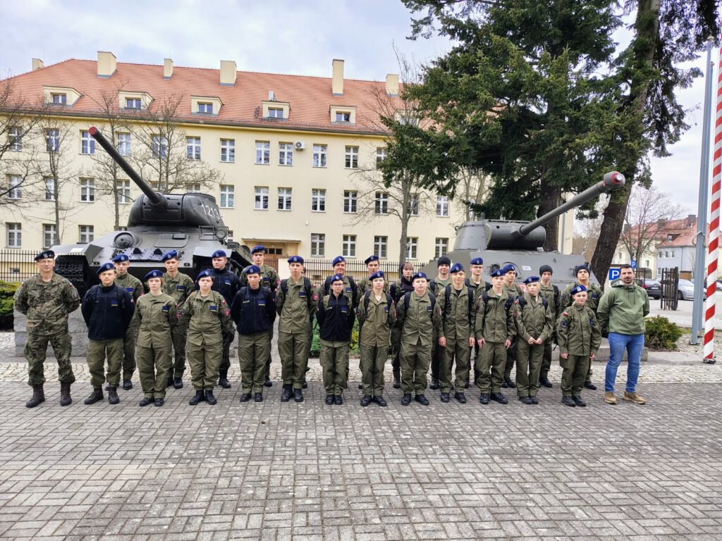 Wizyta w Sali Tradycji Czarnej Dywizji 11 LDKP - zdjęcie 11