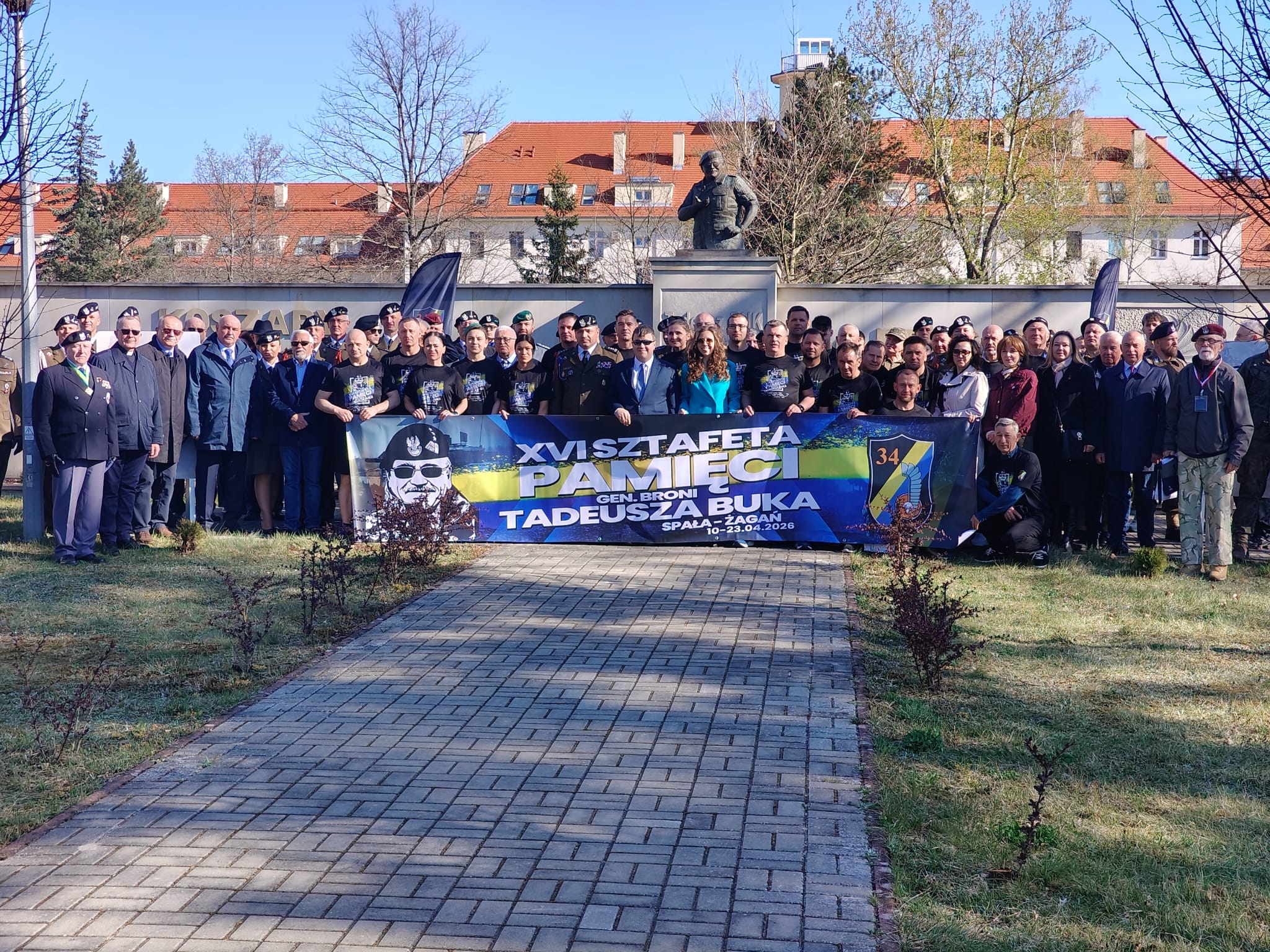 XVI Sztafeta Pamięci generała broni Tadeusza Buka - zdjęcie 1