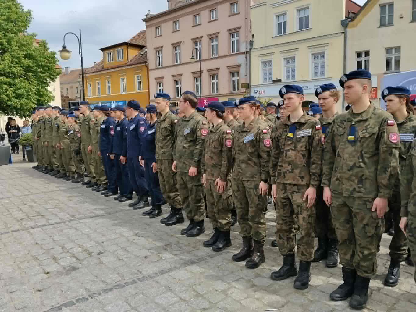 Ślubowanie klas mundurowych – o naszej szkole piszą media - zdjęcie 5