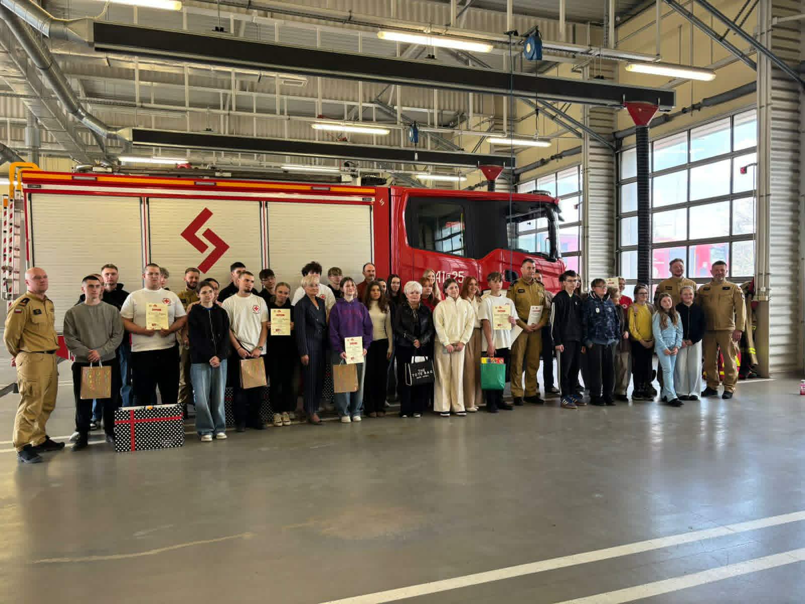 Wielki sukces naszych szkolnych ratowników z "59" - awans do zawodów wojewódzkich - zdjęcie 5