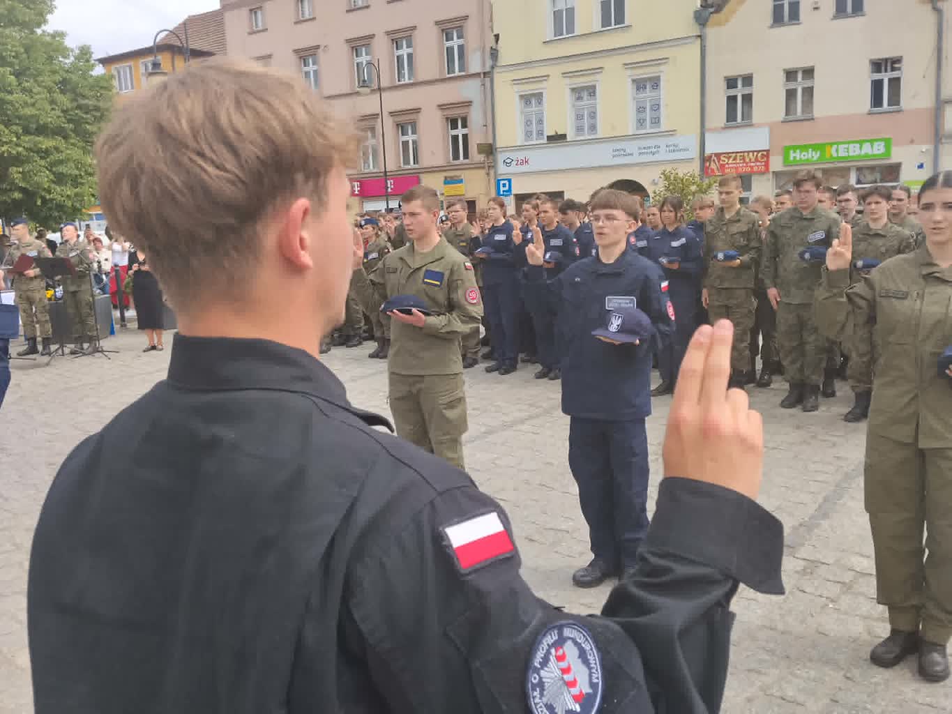 Ślubowanie klas mundurowych – o naszej szkole piszą media - zdjęcie 2
