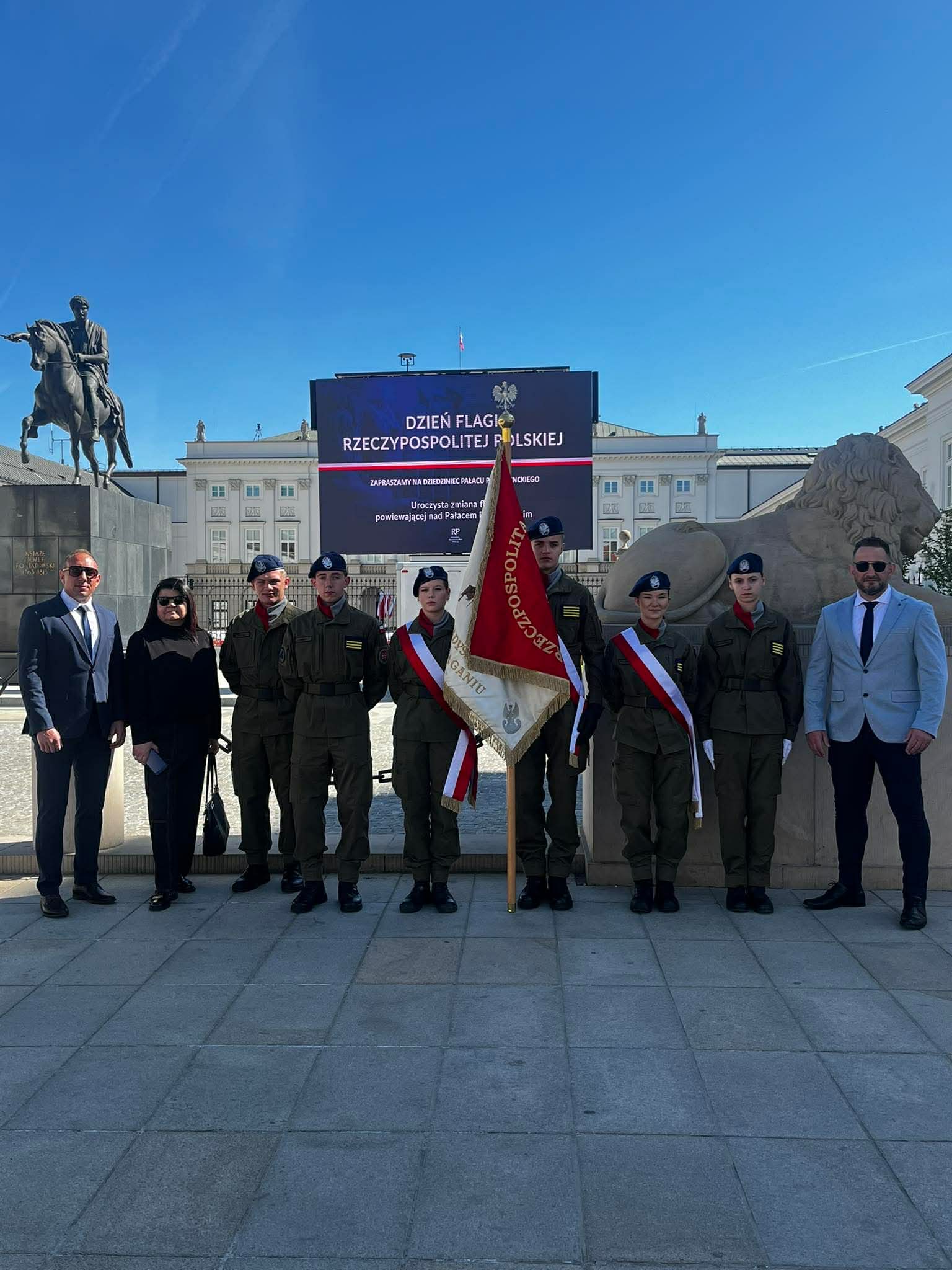 Wielki zaszczyt dla ZSTiO! Odebraliśmy flagę od Prezydenta RP - zdjęcie 1
