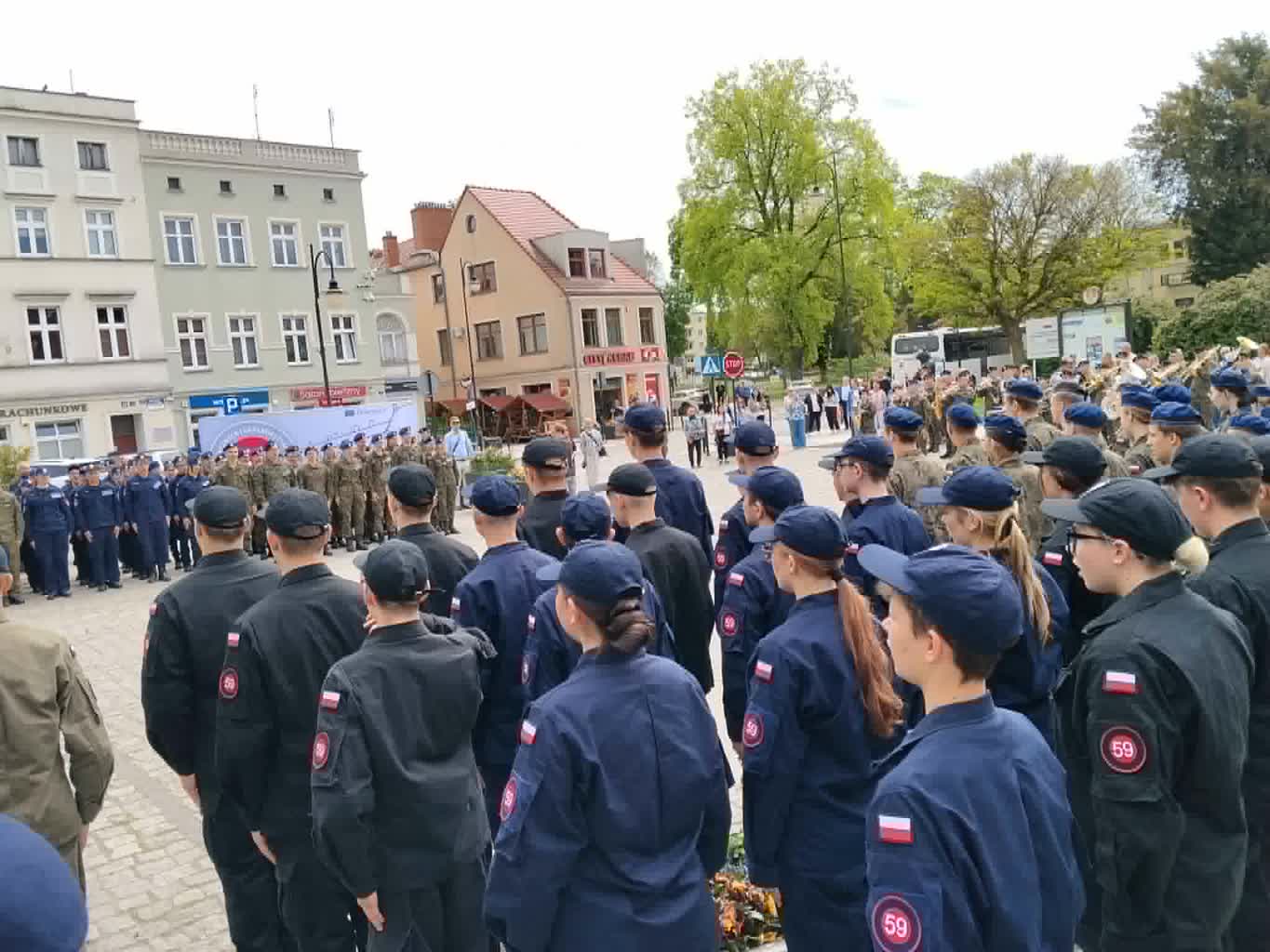 Ślubowanie klas mundurowych – o naszej szkole piszą media - zdjęcie 13