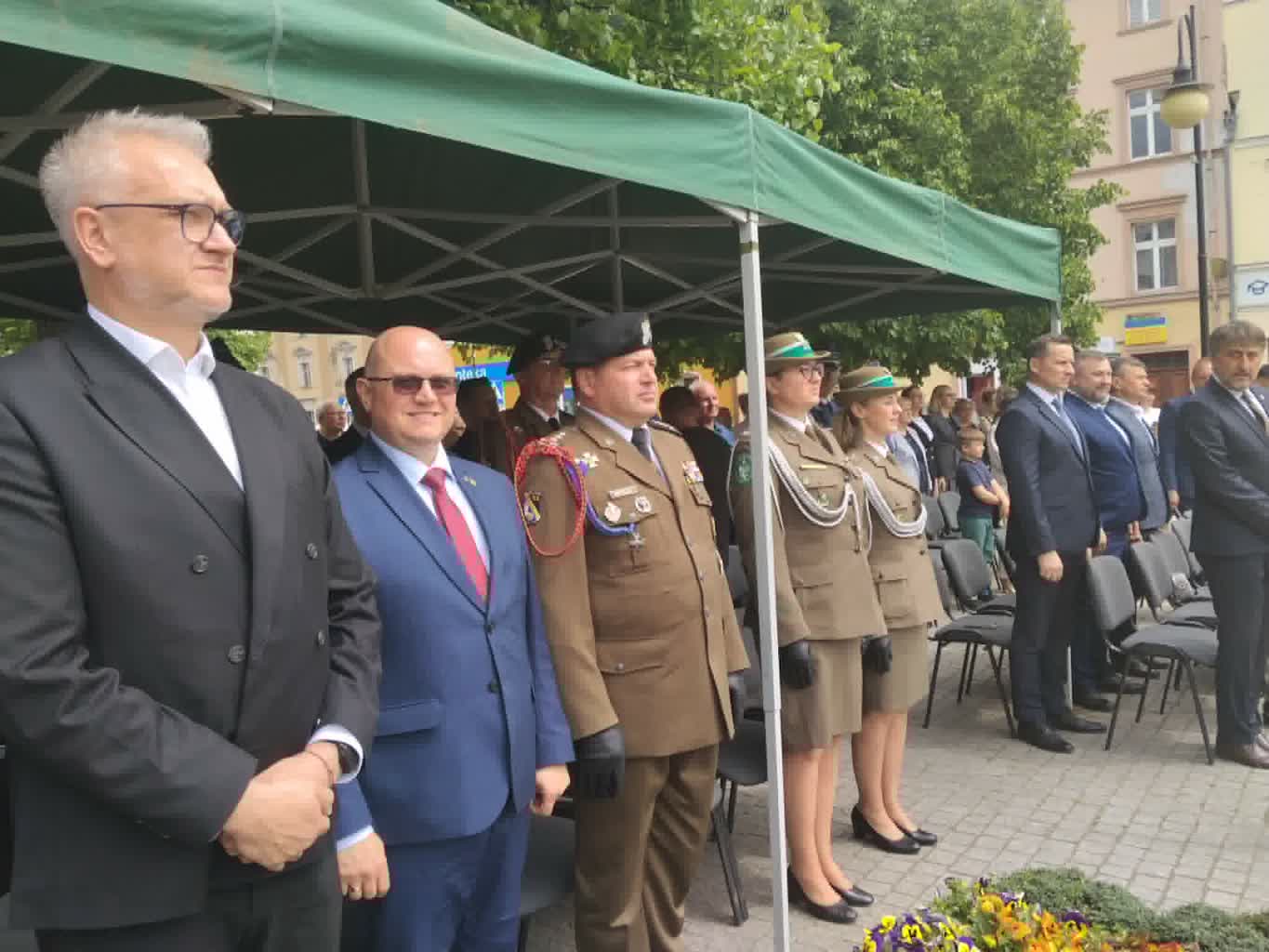 Ślubowanie klas mundurowych – o naszej szkole piszą media - zdjęcie 15