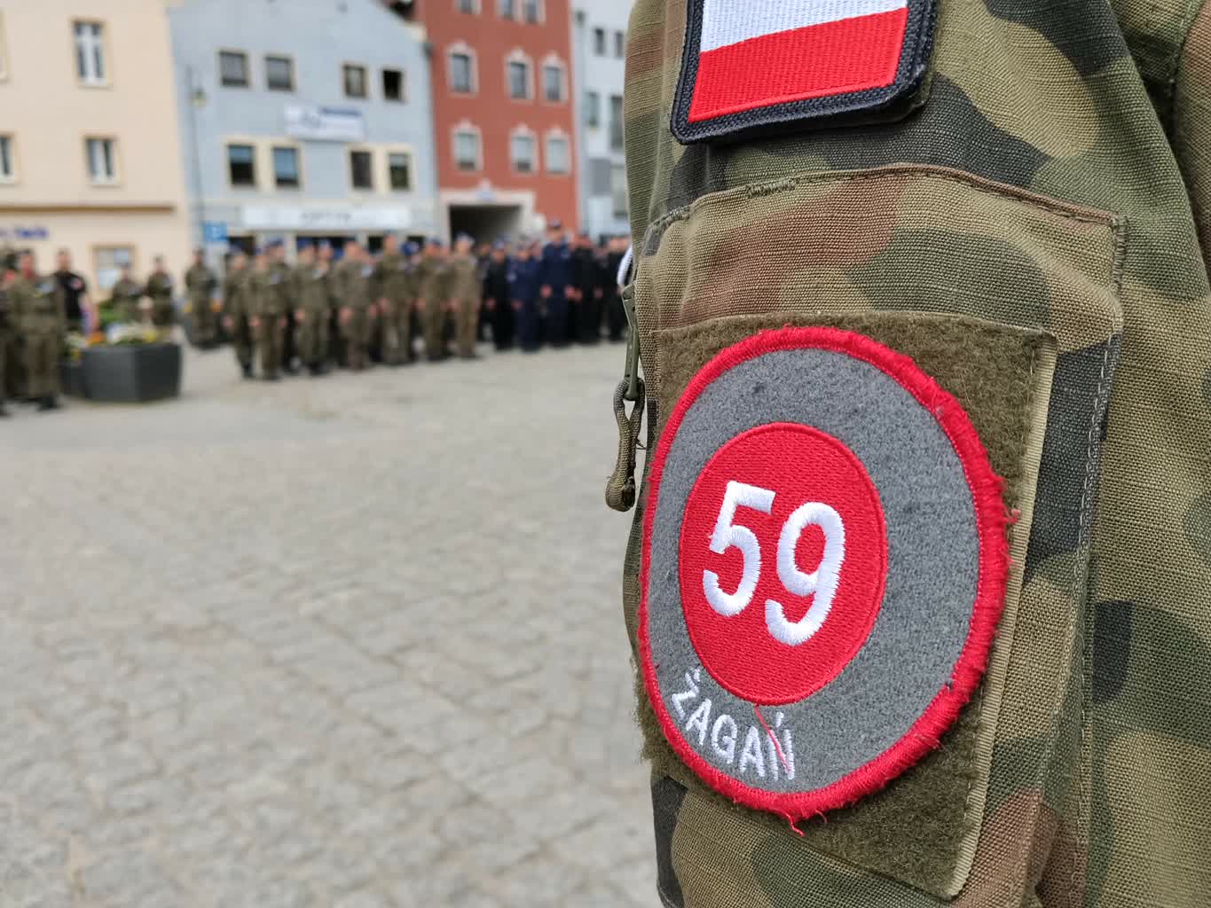 Ślubowanie klas mundurowych – o naszej szkole piszą media - zdjęcie 16